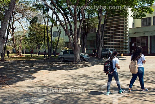  Students opposite to Professor Joao Menezes State School  - Piumhi city - Minas Gerais state (MG) - Brazil