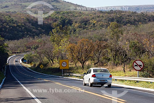  Traffic - snippet of the Newton Penido Highway (MG-050)  - Capitolio city - Minas Gerais state (MG) - Brazil