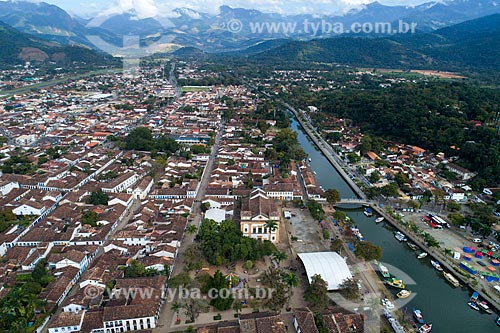  Picture taken with drone of the historic center of Paraty city  - Paraty city - Rio de Janeiro state (RJ) - Brazil