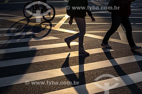  Pedestrians silhouette - crosswalk  - Sao Caetano do Sul city - Sao Paulo state (SP) - Brazil
