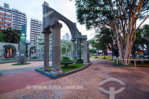  Detail of Ionic columns - Mayor Luiz Olinto Tortorello Square  - Sao Caetano do Sul city - Sao Paulo state (SP) - Brazil