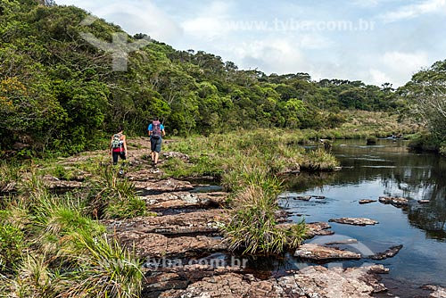  Couple - trail of the Fortaleza Canyon - Serra Geral National Park  - Cambara do Sul city - Rio Grande do Sul state (RS) - Brazil