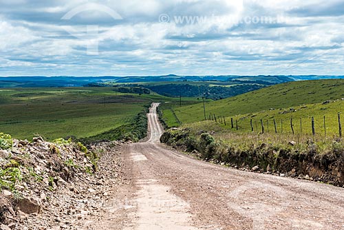  View of dirt road near to Sao Jose dos Ausentes city  - Sao Jose dos Ausentes city - Rio Grande do Sul state (RS) - Brazil