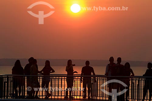  People observing the sunset - Ponta Negra Beach mirante  - Manaus city - Amazonas state (AM) - Brazil
