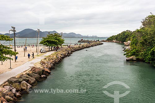  View of mouth of river with the Barra da Lagoa Beach waterfront  - Florianopolis city - Santa Catarina state (SC) - Brazil