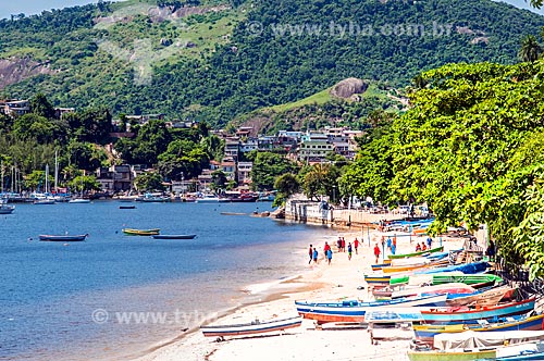 View of moored boat - Jurujuba Beach waterfront  - Niteroi city - Rio de Janeiro state (RJ) - Brazil