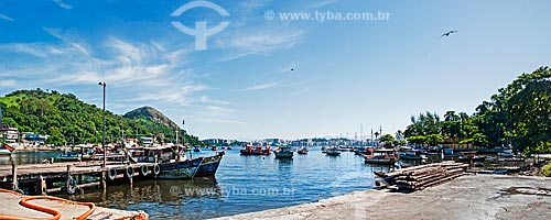  Moored boats - Cais Beach (wharf Beach) waterfront  - Niteroi city - Rio de Janeiro state (RJ) - Brazil
