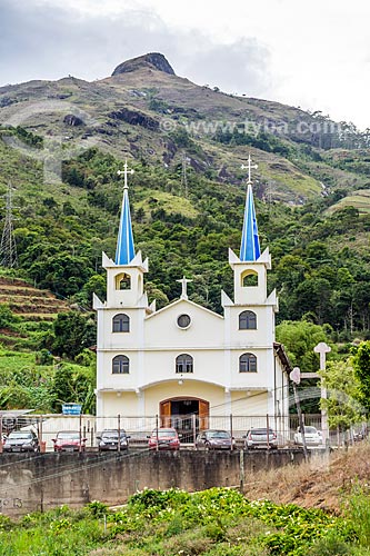  Facade of the Our Lady of Penha Church - Tres Pedras neighborhood - with the Cobicado Hill (Coveted Hill) in the background  - Petropolis city - Rio de Janeiro state (RJ) - Brazil