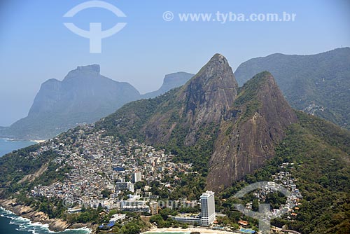  Aerial photo of the Vidigal Slum - Morro Dois Irmaos (Two Brothers Mountain) and Rock of Gavea in the background  - Rio de Janeiro city - Rio de Janeiro state (RJ) - Brazil