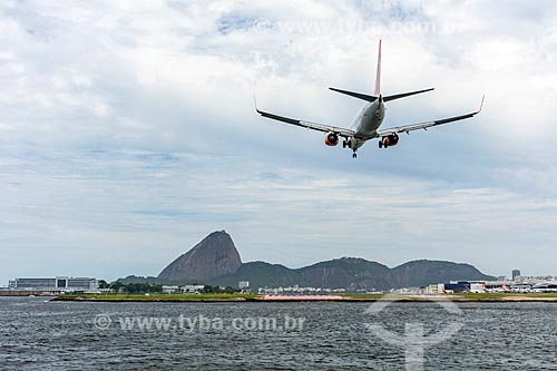  View of airplane landing - Santos Dumont Airport from Guanabara Bay with the Sugarloaf in the background  - Rio de Janeiro city - Rio de Janeiro state (RJ) - Brazil