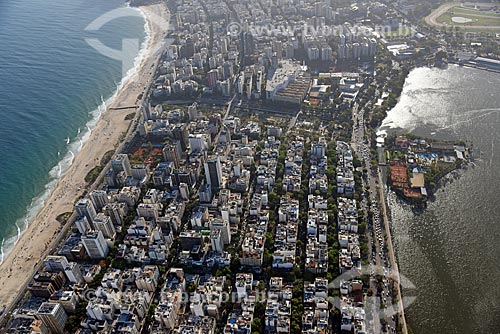  Aerial photo of the Ipanema neighborhood with the beach - to the left - and the Rodrigo de Freitas Lagoon - to the right  - Rio de Janeiro city - Rio de Janeiro state (RJ) - Brazil