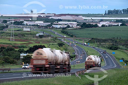  View of the snippet of Washington Luís Highway (SP-310) with Santa Gertrudes ceramic industries  in the background  - Rio Claro city - Sao Paulo state (SP) - Brazil