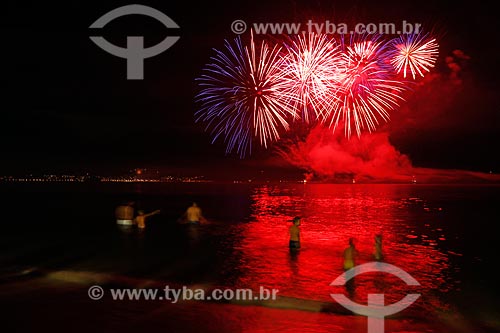 Fireworks show at Copacabana beach during reveillon 2018  - Rio de Janeiro city - Rio de Janeiro state (RJ) - Brazil