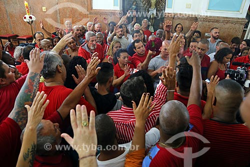  Faithfuls during the catholic mass to Sao Jorge - Saint Goncalo Garcia and Saint George Church  - Rio de Janeiro city - Rio de Janeiro state (RJ) - Brazil