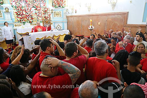  Faithfuls during the catholic mass to Sao Jorge - Saint Goncalo Garcia and Saint George Church  - Rio de Janeiro city - Rio de Janeiro state (RJ) - Brazil