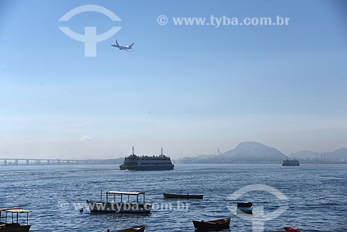  View of Guanabara Bay with barge that makes crossing between Rio de Janeiro and Niteroi, airplane and the Rio-Niteroi Bridge in the background  - Rio de Janeiro city - Rio de Janeiro state (RJ) - Brazil