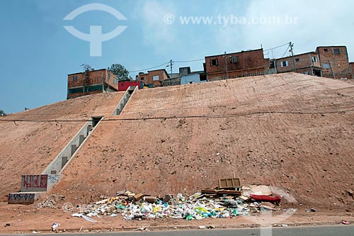  Trash illegally discarded in slope containment  - Maua city - Sao Paulo state (SP) - Brazil