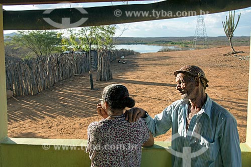  Jose Francisco da Silva with your wife in front of your new house - expropriated to build the Cacimba Nova reservoir  - Custodia city - Pernambuco state (PE) - Brazil