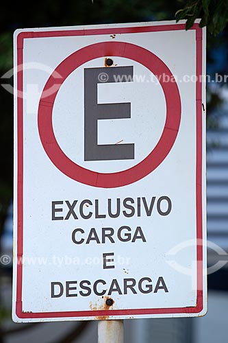  Detail of transit plaque indicating exclusive loading and unloading area  - Palmas city - Tocantins state (TO) - Brazil