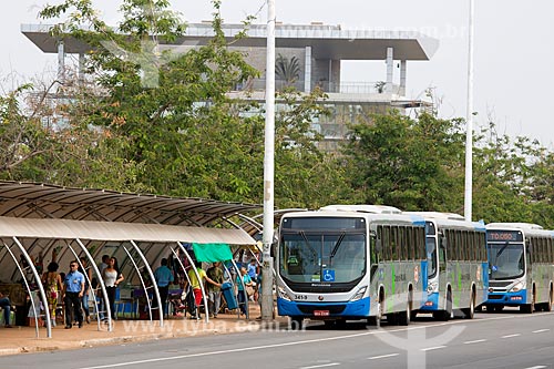  View of Joaquim Teotonio Segurado Avenue with bus - Apinaje Station - Block 101 North  - Palmas city - Tocantins state (TO) - Brazil
