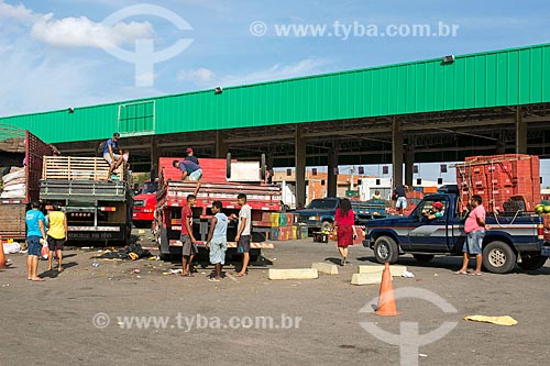  Trucks unloading food on the Centrals of Supply of Ceara State S.A. - CEASA do Cariri  - Barbalha city - Ceara state (CE) - Brazil