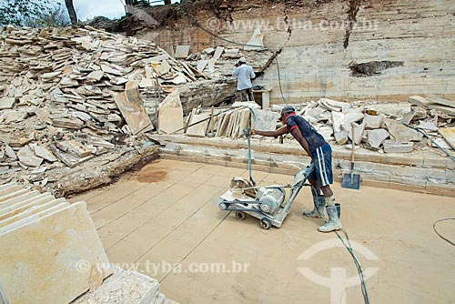  Extraction of limestone - court of Cariri Stone  - Santana do Cariri city - Ceara state (CE) - Brazil