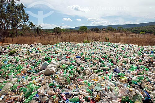  PET plastic bottles and plastic - recycling plant area  - Crato city - Ceara state (CE) - Brazil