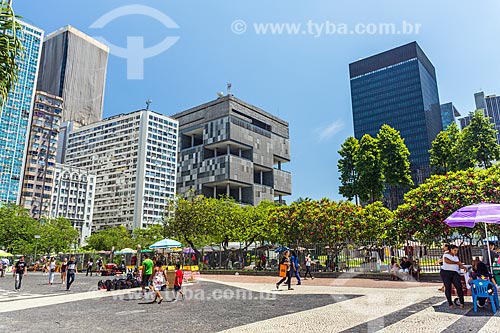  View of the Largo da Carioca Square with the build of the PETROBRAS headquarters - to the left - and the build of the National Bank for Economic and Social Development (BNDES) headquarters - to the right  - Rio de Janeiro city - Rio de Janeiro state (RJ) - Brazil