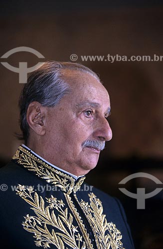 Carlos Heitor Cony using fardao during ceremony of inauguration - solemn session to occupy the chair X in Brazilian Academy of Letters  - Rio de Janeiro city - Rio de Janeiro state (RJ) - Brazil
