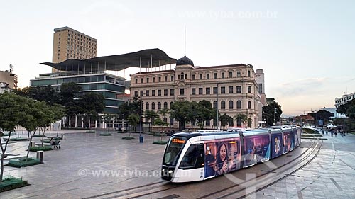  Picture taken with drone of the light rail transit transiting on Maua Square with the Art Museum of Rio (MAR) in the background  - Rio de Janeiro city - Rio de Janeiro state (RJ) - Brazil