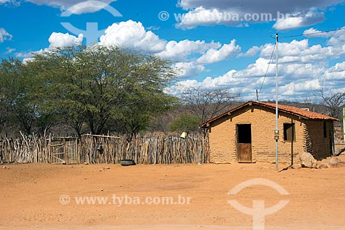  Clay house - Travessao do Ouro village of the Pipipas tribe  - Floresta city - Pernambuco state (PE) - Brazil