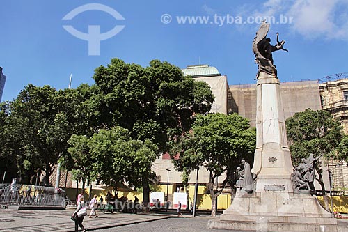  View of the Monument to Marshal Floriano Peixoto (1910) with the National Library in the background  - Rio de Janeiro city - Rio de Janeiro state (RJ) - Brazil
