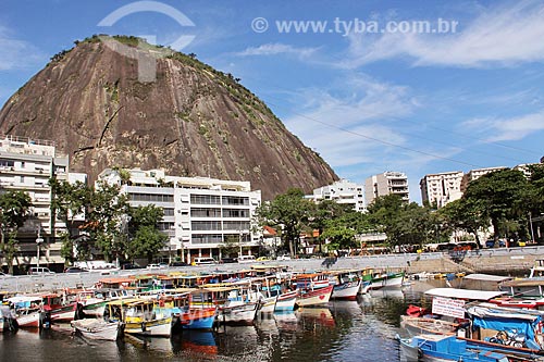  Berthed boats - Quadrado da Urca pier with the Sugarloaf in the background  - Rio de Janeiro city - Rio de Janeiro state (RJ) - Brazil