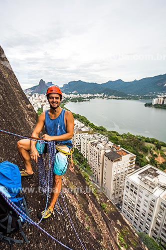  Detail of climber during the climbing to the Cantagalo Hill  - Rio de Janeiro city - Rio de Janeiro state (RJ) - Brazil