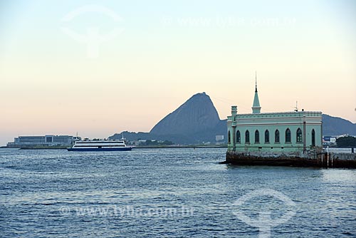  View of the Fiscal Island castle during the Rio Boulevard Tour - boat sightseeing in Guanabara Bay - with the Sugarloaf in the background  - Rio de Janeiro city - Rio de Janeiro state (RJ) - Brazil