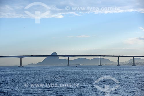  View of Guanabara Bay with the Sugarloaf and the Rio-Niteroi Bridge in the background  - Rio de Janeiro city - Rio de Janeiro state (RJ) - Brazil