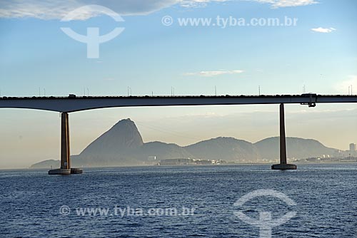  View of Guanabara Bay with the Sugarloaf and the Rio-Niteroi Bridge in the background  - Rio de Janeiro city - Rio de Janeiro state (RJ) - Brazil