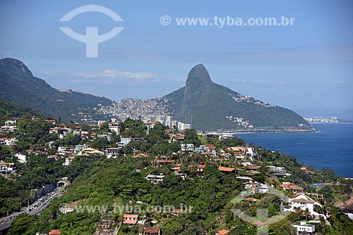  Aerial photo of the houses - Joatinga neighborhood - with the Morro Dois Irmaos (Two Brothers Mountain) in the background  - Rio de Janeiro city - Rio de Janeiro state (RJ) - Brazil