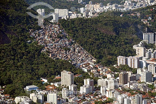  Aerial photo of the Santa Marta slum  - Rio de Janeiro city - Rio de Janeiro state (RJ) - Brazil