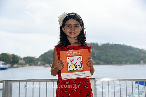  Maria Eduarda Lemos Macieira - just 6 years old - during the launch of her first book My Mother is Gentle! - Literary Festival of Paqueta (FLIPA)  - Rio de Janeiro city - Rio de Janeiro state (RJ) - Brazil