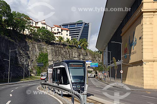  Light rail transit transiting on Port Binary  - Rio de Janeiro city - Rio de Janeiro state (RJ) - Brazil