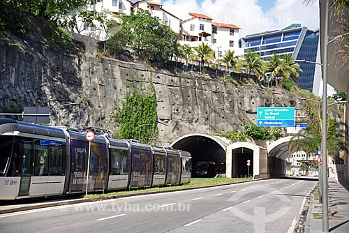  Light rail transit transiting on Port Binary  - Rio de Janeiro city - Rio de Janeiro state (RJ) - Brazil