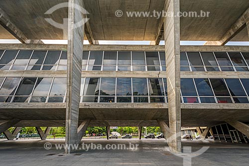  View of the courtyard under the Modern Art Museum of Rio de Janeiro (1948)  - Rio de Janeiro city - Rio de Janeiro state (RJ) - Brazil