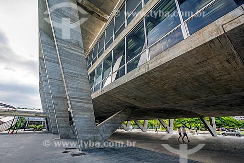  View of the courtyard under the Modern Art Museum of Rio de Janeiro (1948)  - Rio de Janeiro city - Rio de Janeiro state (RJ) - Brazil