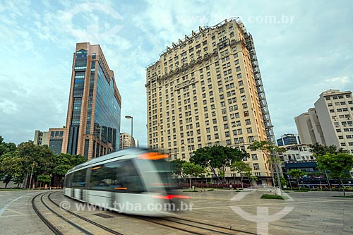  Light rail transit transiting on Maua Square with the Business Center RB1 and the Joseph Gire Building (1929) - also known as A Noite Building - in the background  - Rio de Janeiro city - Rio de Janeiro state (RJ) - Brazil