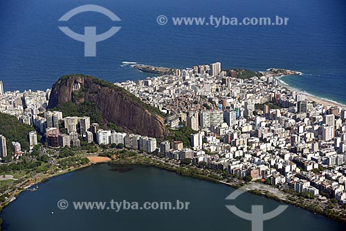  Aerial photo of the Cantagalo Hill with Ipanema neighborhood in the background  - Rio de Janeiro city - Rio de Janeiro state (RJ) - Brazil