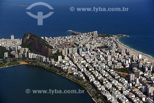  Aerial photo of the Cantagalo Hill with Ipanema neighborhood in the background  - Rio de Janeiro city - Rio de Janeiro state (RJ) - Brazil