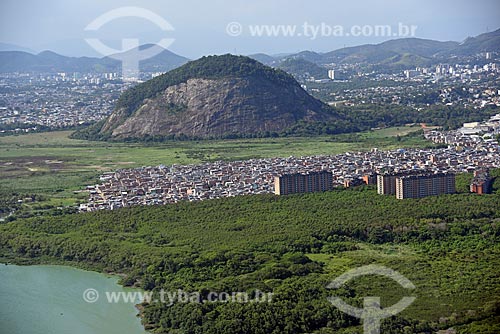  Aerial photo of the Rio das Pedras slum with the Rock of Panela in the background  - Rio de Janeiro city - Rio de Janeiro state (RJ) - Brazil