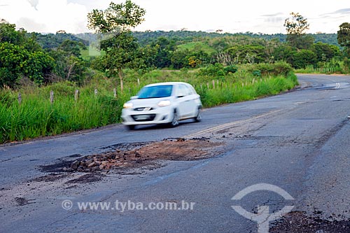  Bad condition of asphalt of the MG-126 highway between the Guarani and Rio Novo cities  - Rio Novo city - Minas Gerais state (MG) - Brazil