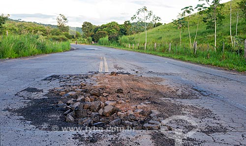  Bad condition of asphalt of the MG-126 highway between the Guarani and Rio Novo cities  - Rio Novo city - Minas Gerais state (MG) - Brazil
